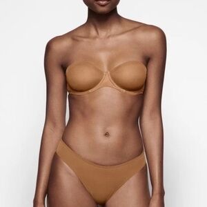 SKIMS Tan Strapless Bra